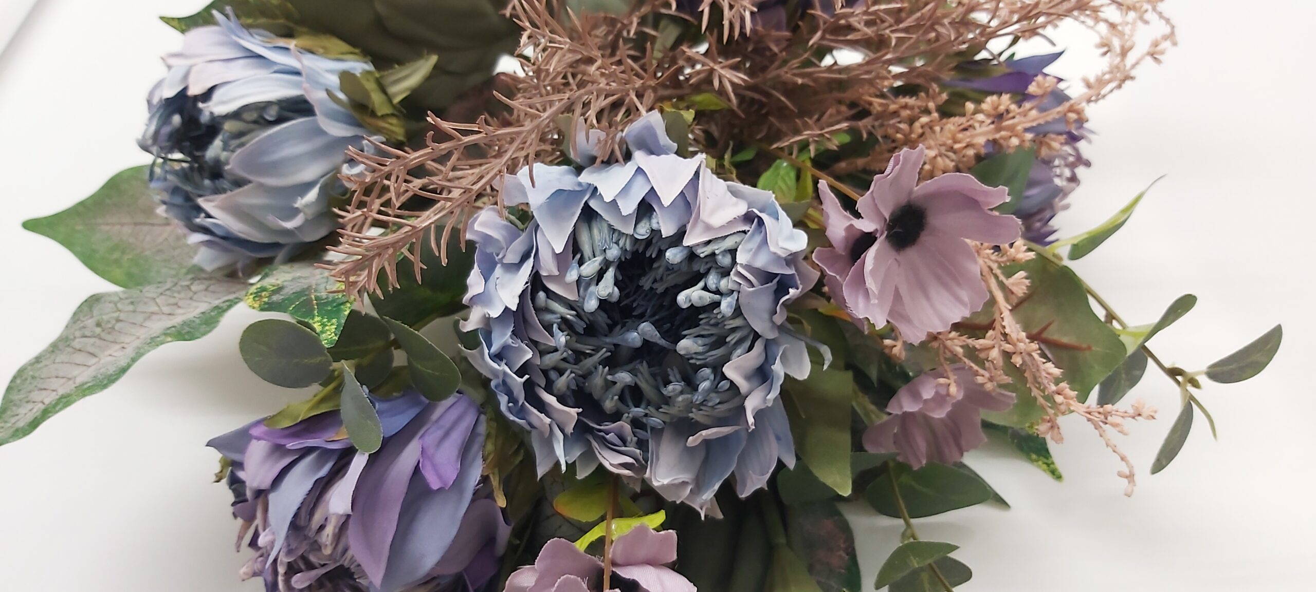 Mazzo fiori finti nelle tonalità blu lilla - immagine 2